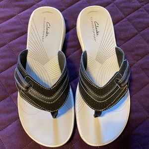 Clark’s Cloud Steppers,size Ladies 9, black, used like new, flip flops